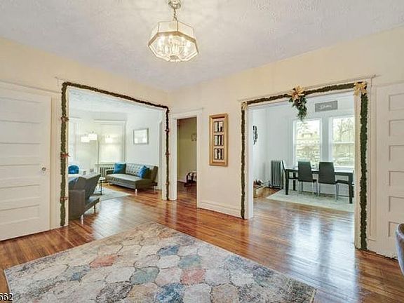 5th image of 10 Washington Ter