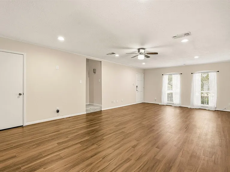 496 N Post Oak Ln #496 — Photo 7