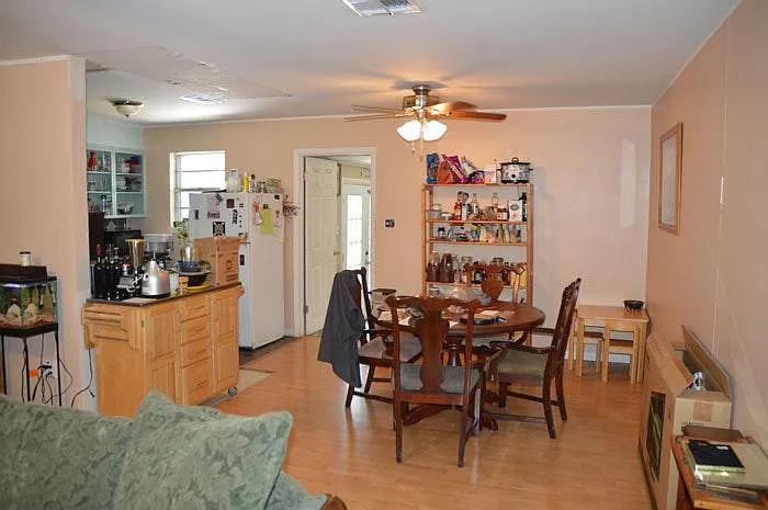 shared living space (does not come furnished)