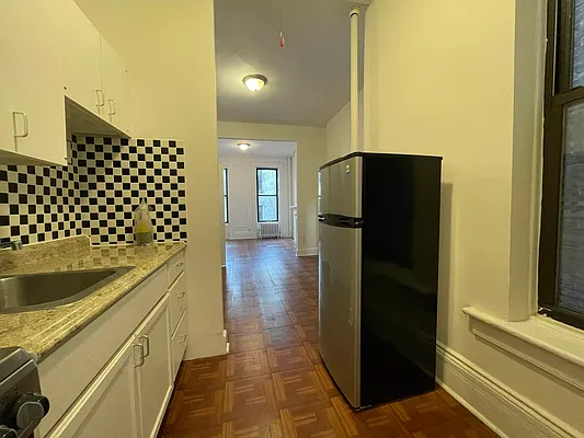 Rented by HOLTON REAL ESTATE INC. | media 9