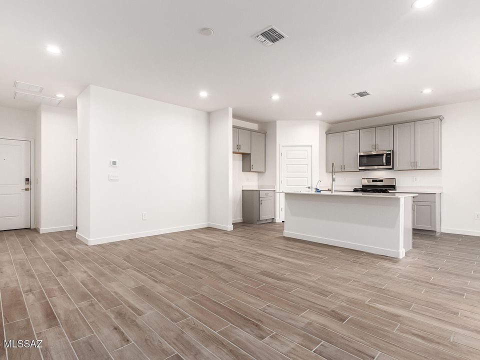 1st image of 9810 E Gray Hawk Dr