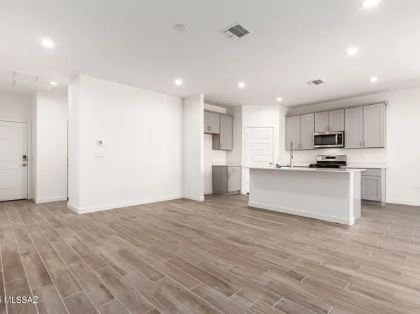 9810 E Gray Hawk Dr, Tucson, AZ 85730
