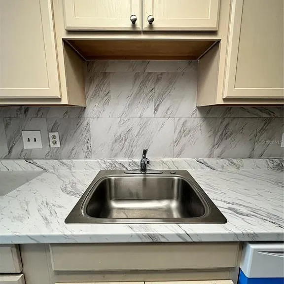 4918 Silver Oaks Vlg #F — Photo 9