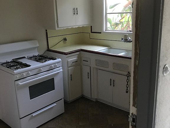 2nd image of 3482 Clarington Ave