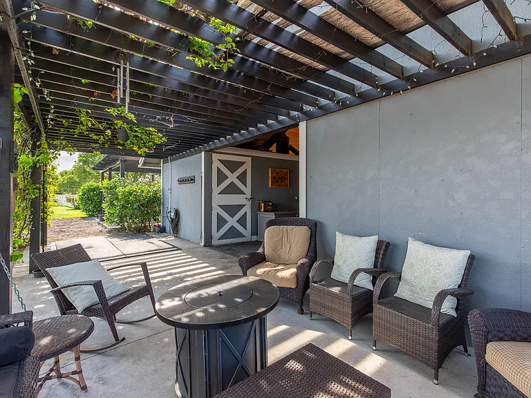 844 Arabian Dr — Photo 13