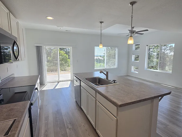 1905 Erin Loop — Photo 12