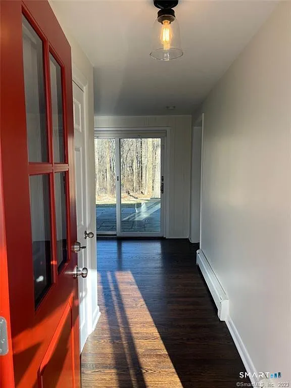 2 bed, 2.0 bath, 1298 sqft, $5,200 — Photo 3