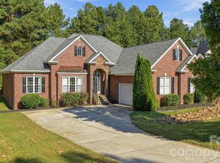 172 Honeysuckle Creek Loop, Mooresville, NC 28117