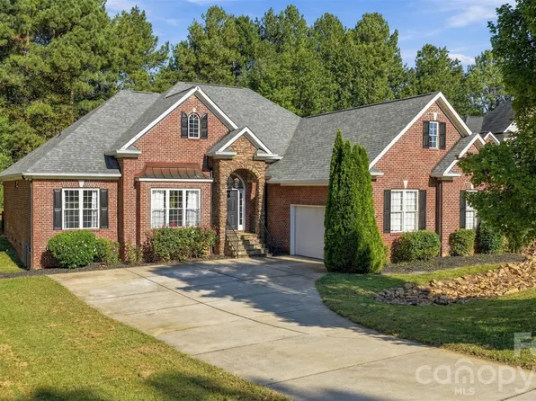 172 Honeysuckle Creek Loop, Mooresville, NC 28117