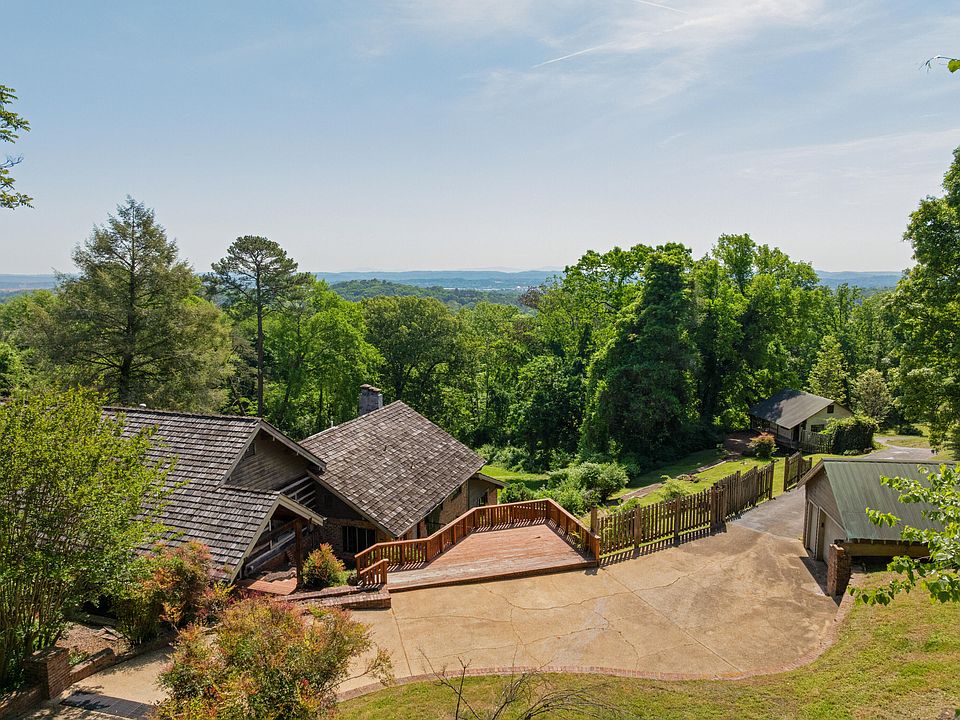 7th image of 2910 Crest Terrace Dr