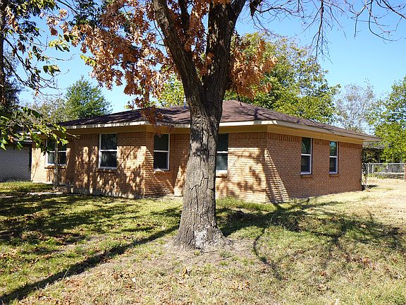 3rd image of 4200 Bradley Cir