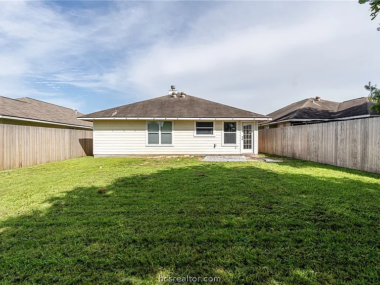 928 Crested Point Dr — Photo 14