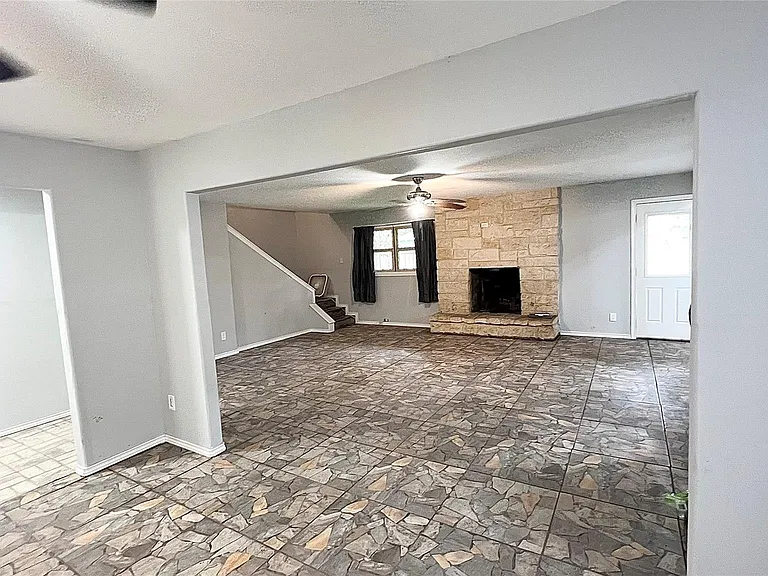 803 Glen Hollow Dr — Photo 4