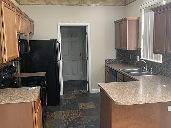 2nd image of 1912 Greenside Dr