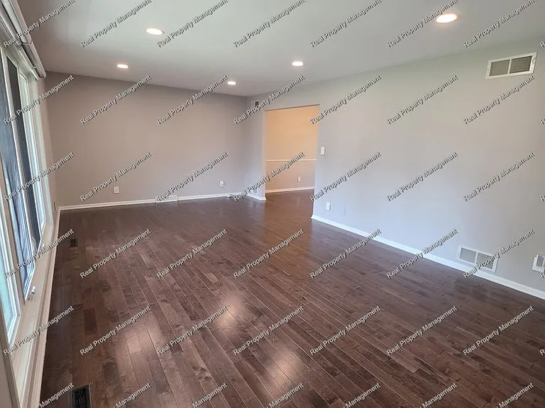 10016 Twin Creek Blvd — Photo 3