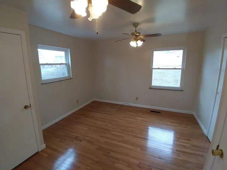 10765 Mercury Dr — Photo 15