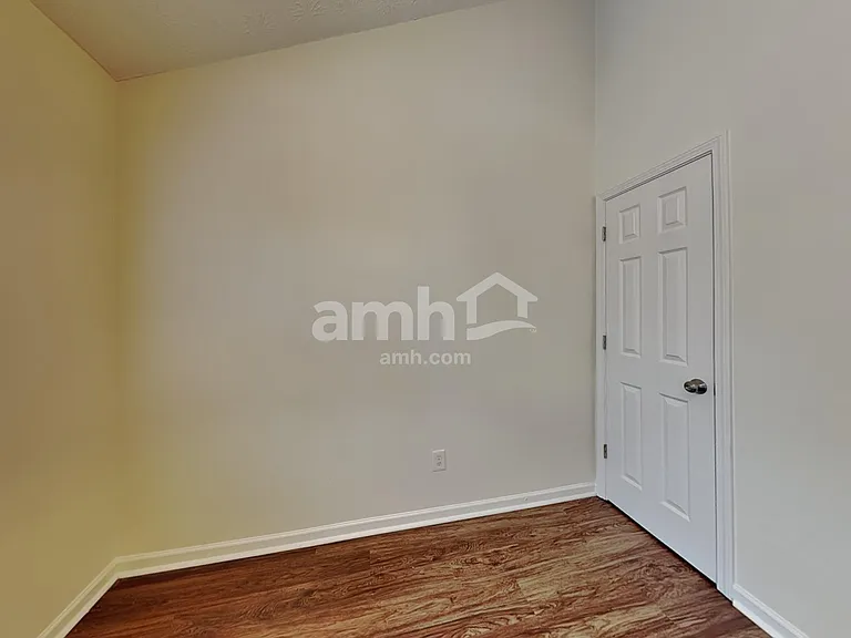 643 Bartow Dr — Photo 6