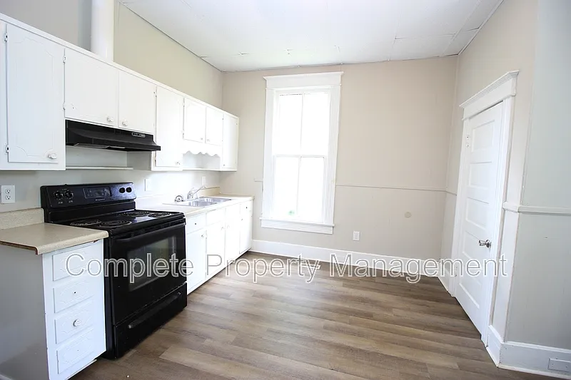 4 bed, 1.0 bath, $1,150 — Photo 4