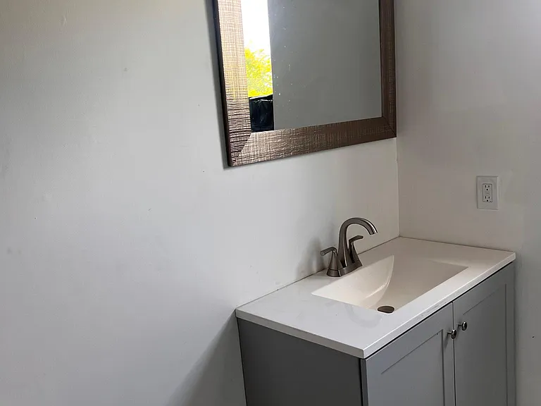 229 N Curley St #B — Photo 6