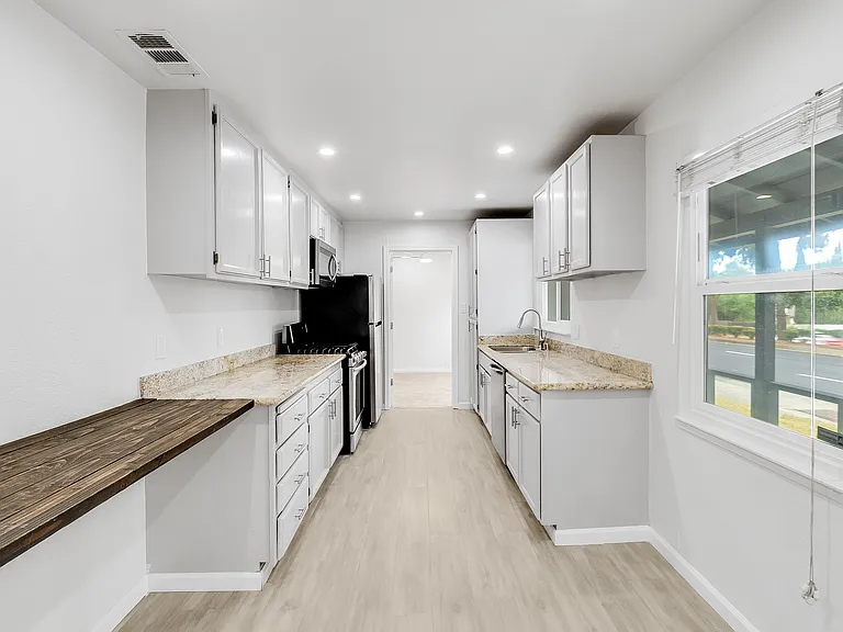 4060 Clayton Rd — Photo 11
