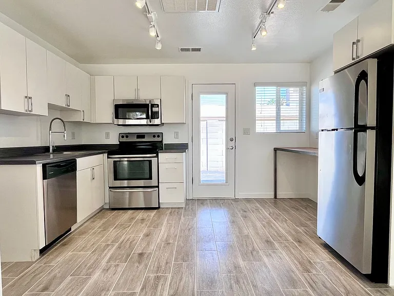 4140 N 10th St #5 — Photo 9