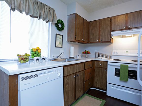3rd image of 4911 Park Towne Way #105