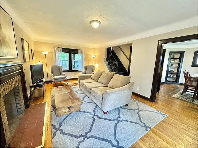 3 bed, 1.5 bath, 1386 sqft, $3,750 — Photo 4
