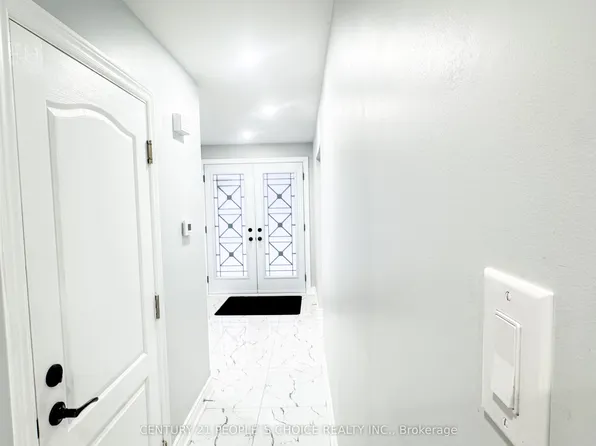 7 Dalraith Cres, Brampton, ON L6T 2X4