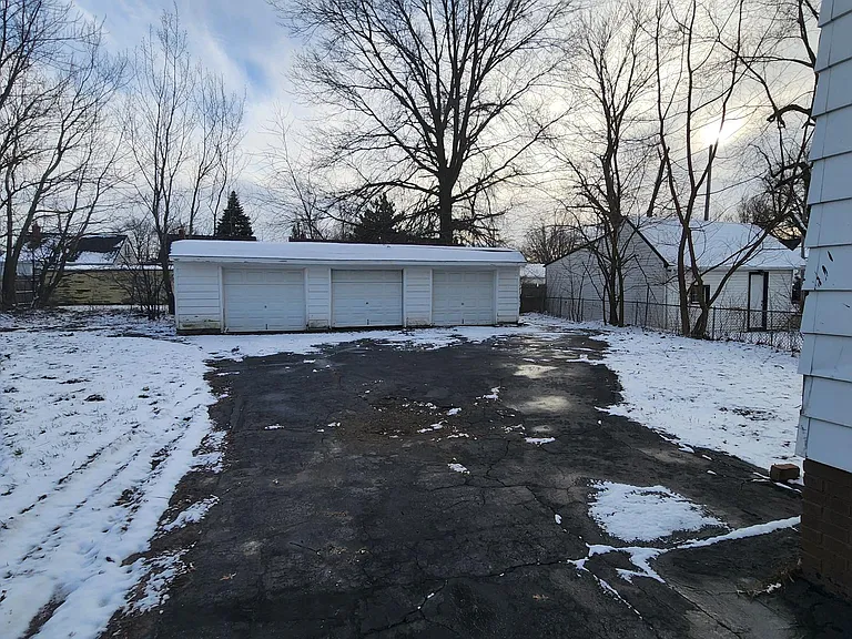 20664 Miller Ave — Photo 33