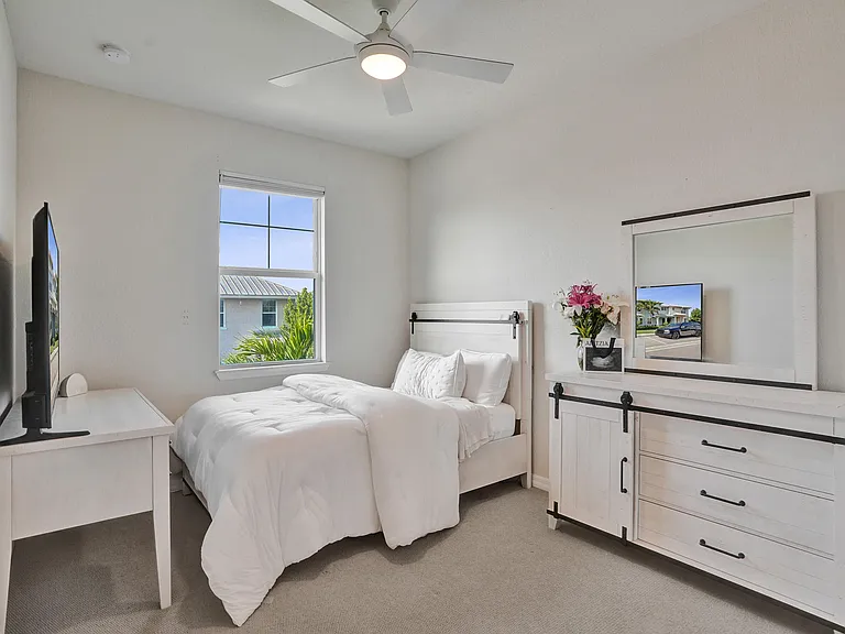 1300 Eucalyptus Dr #3 — Photo 15