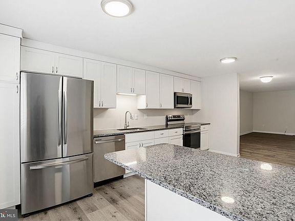 4th image of 8957 Skyrock Ct