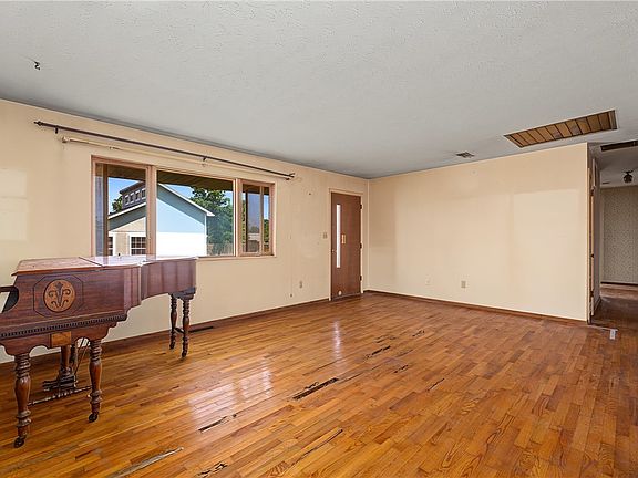 4th image of 804 W Price Ln