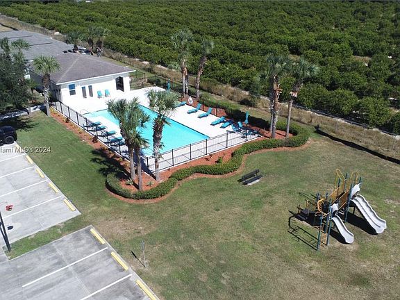 4th image of 1489 Las Villas Blvd