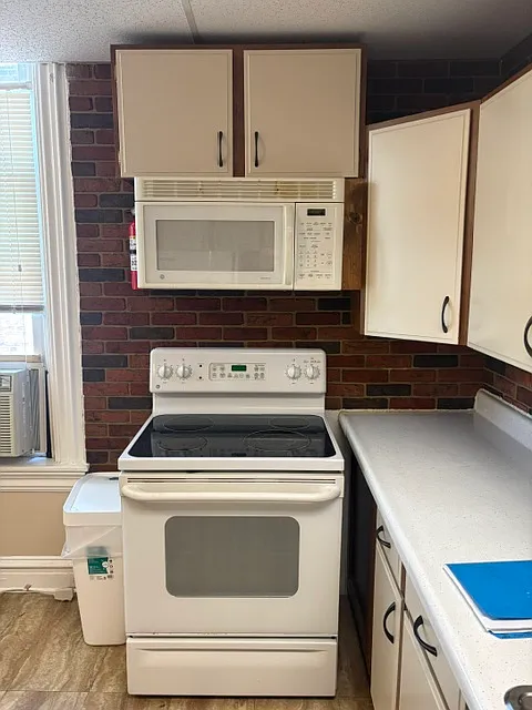 2 bed, 1000 sqft, $1,290 — Photo 2