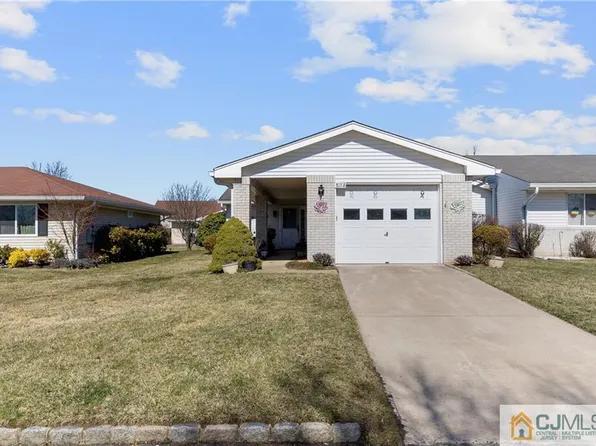 813 Deal Rd #A, Monroe Township, NJ 08831