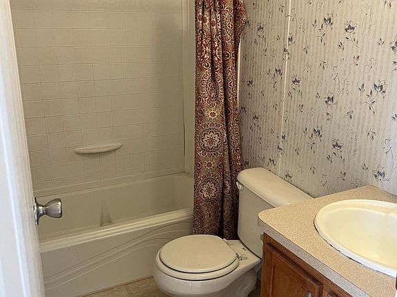 4th image of 1100 Riverside Dr #114