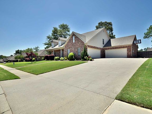 4th image of 5111 Congressional Dr