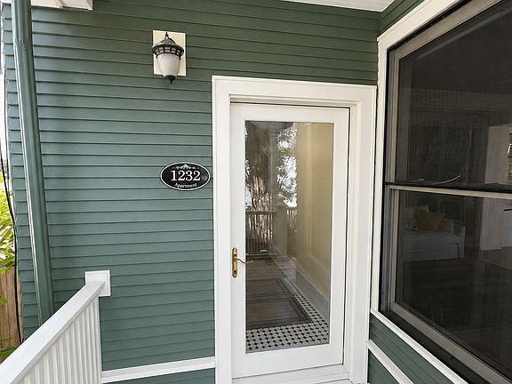 2nd image of 1232 Hinman Ave #3
