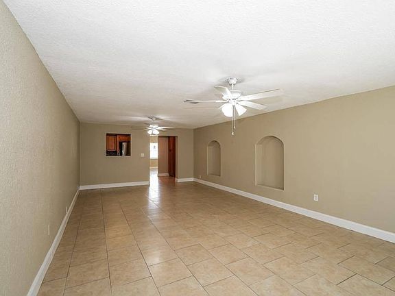 3rd image of 8014 Pine Hill Dr