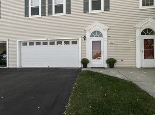 1215 Woodbury Cmn UNIT C, Waukesha, WI 53189