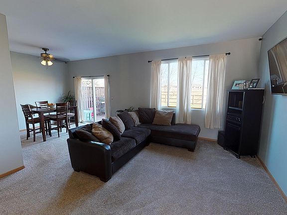3rd image of 4616 Hilltop Dr