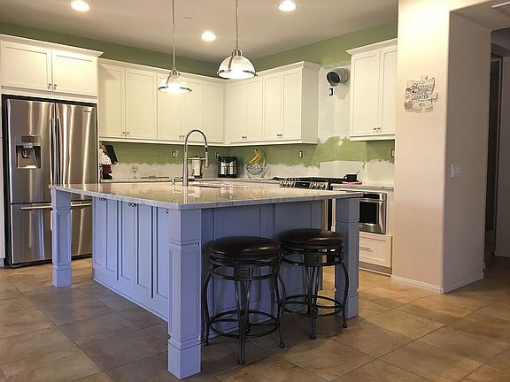 3rd image of 464 Eureka Dr