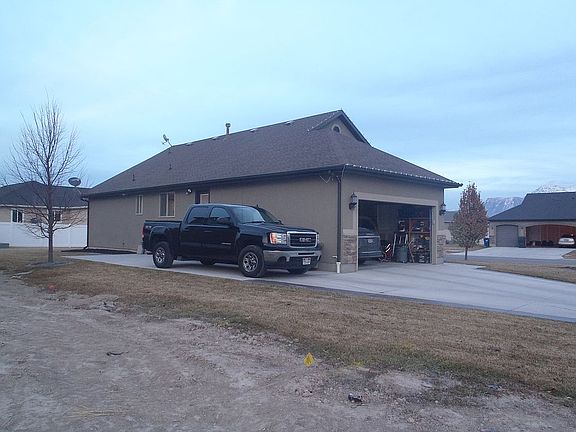 4th image of 556 West Bono Blvd