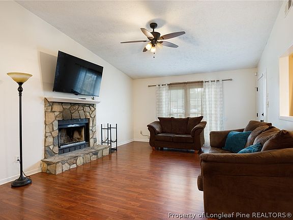 3rd image of 1621 Veanna Dr