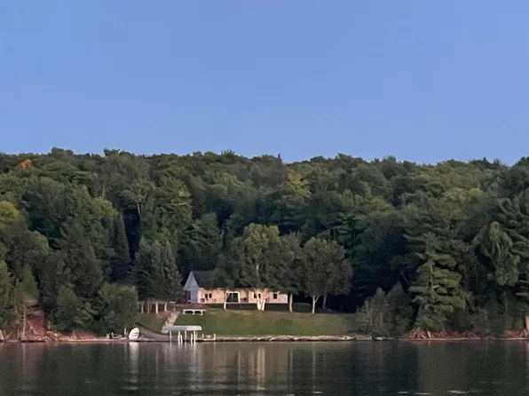 14098 Bayview Dr, Lanse, MI 49946