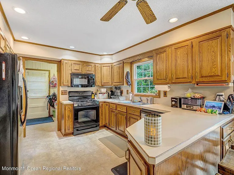 98 Oak Ridge Pkwy — Photo 9