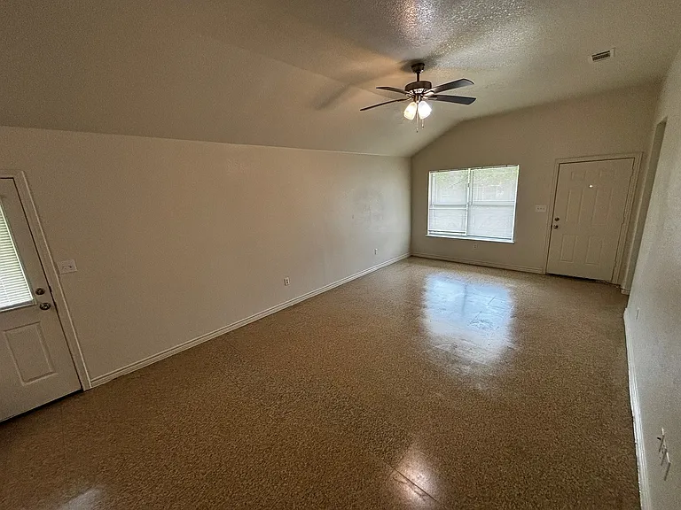501 S Henderson St — Photo 8