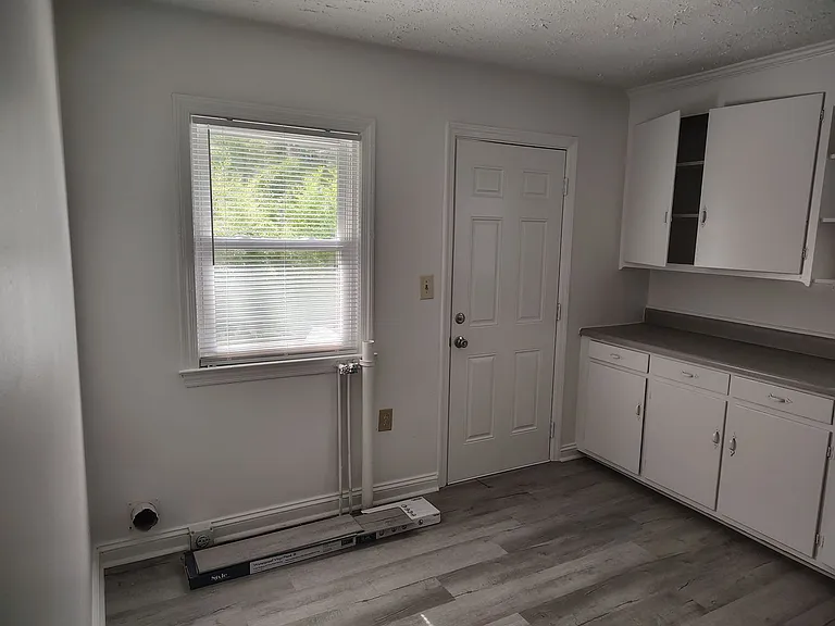 804 Poplar Dr — Photo 4