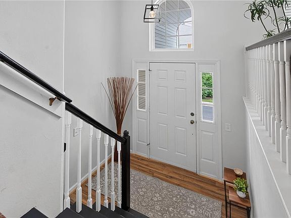 2nd image of 853 Mission Ave