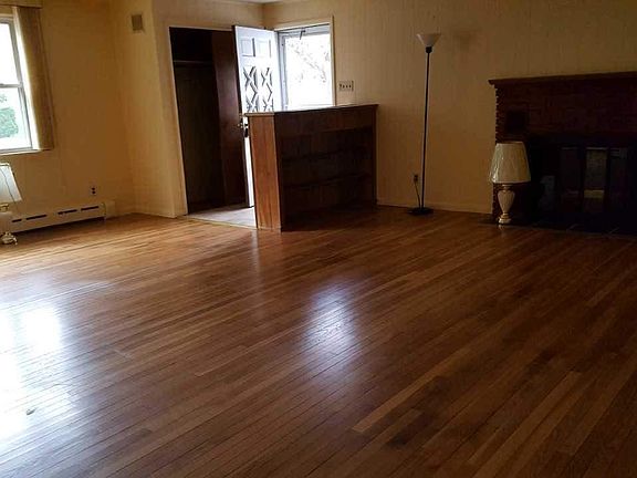 3rd image of 46 Brookhaven Dr
